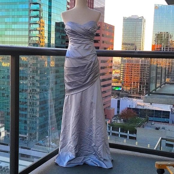 David's Bridal Bridesmaid Charmeuse Draped Strapless Dress - Size 4 Check Photos - Picture 3 of 15